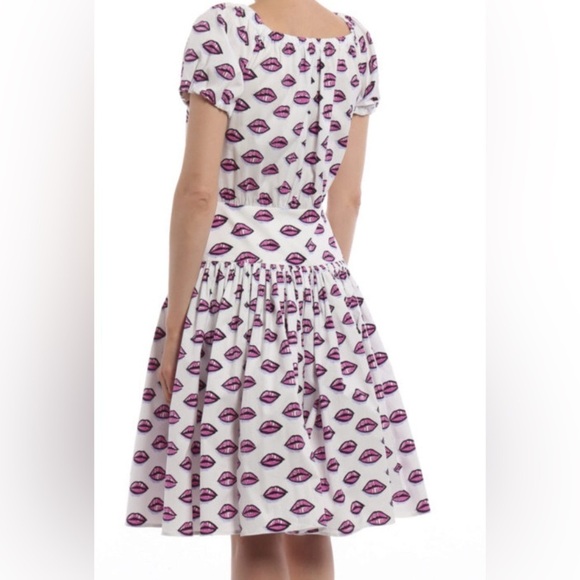 Prada all over kiss print cotton poplin off the shoulder dress - Picture 4 of 10